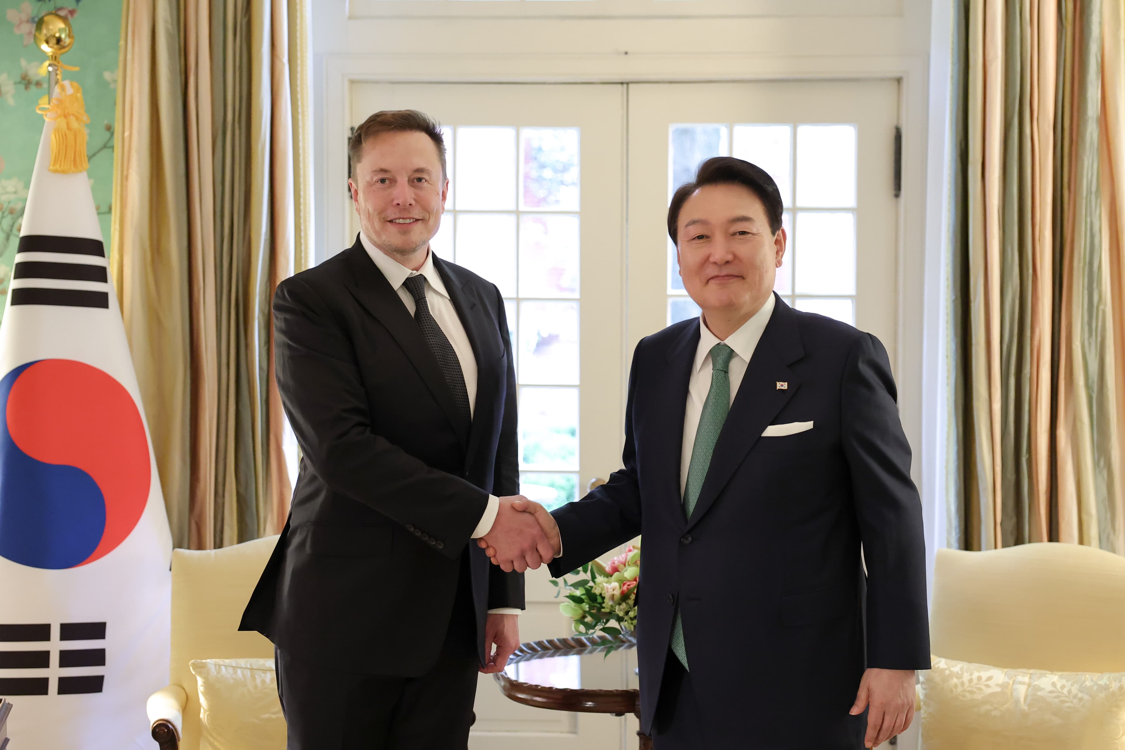 우주 권력 일론 머스크의 계속되는 글로벌 정상회담 썸네일 이미지