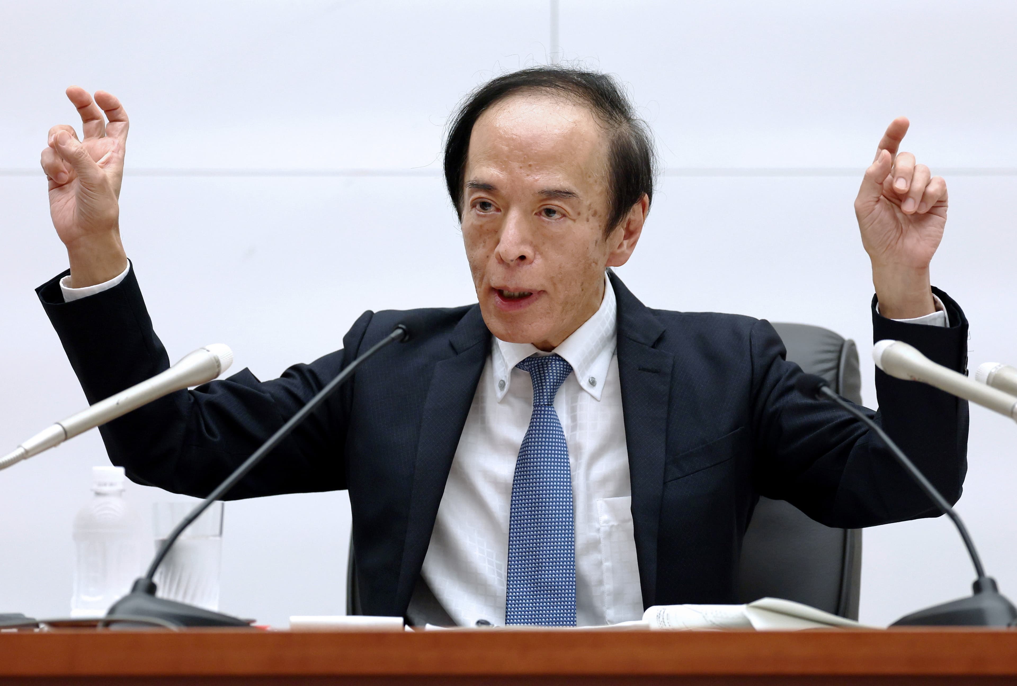 외환시장개입, 치열한 물밑 전투의 현장 썸네일 이미지