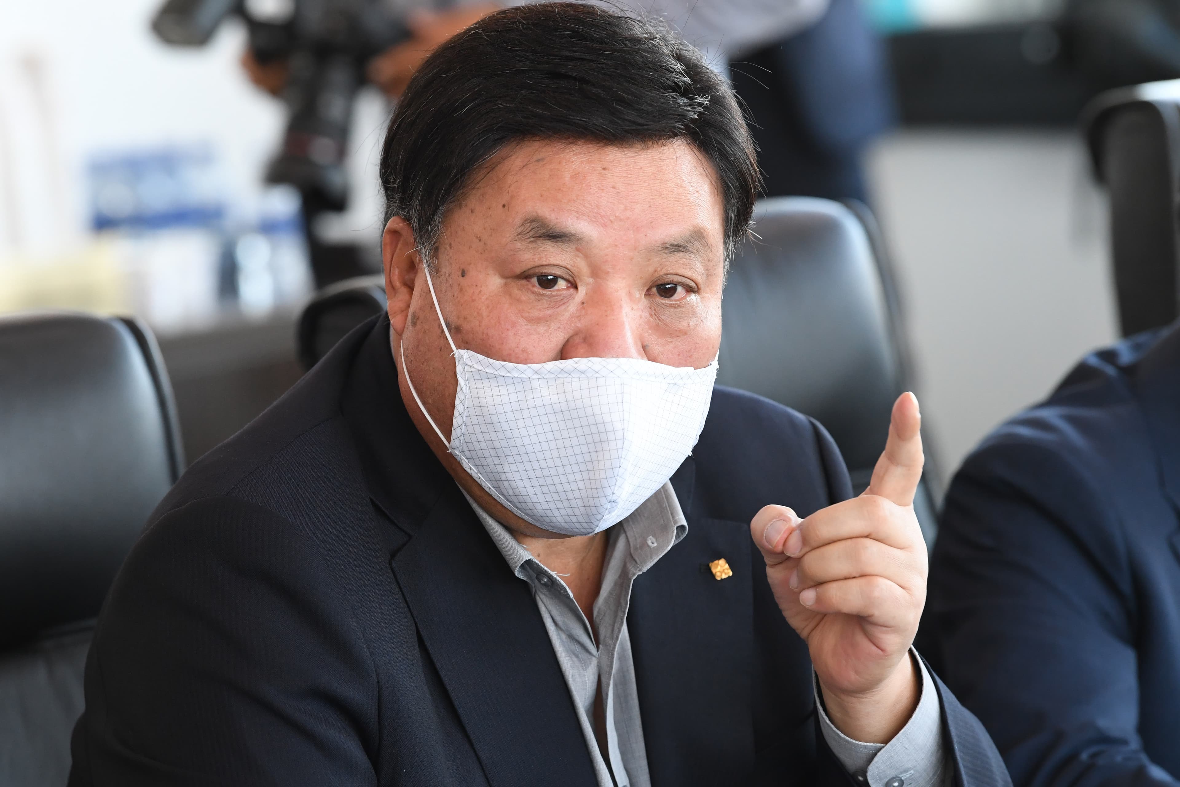 반등 노리던 셀트리온, 갑작스러운 오너 리스크? 썸네일 이미지