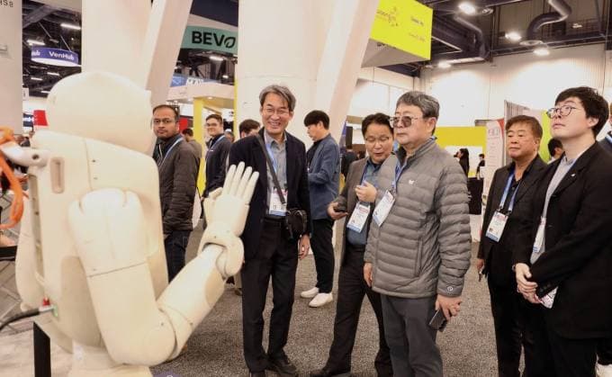 이수그룹 김상범 회장, CES 2026서 AI 기술 동향 점검