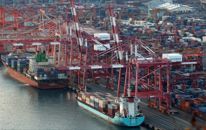 KDI, AI 호조 속 실질임금 0.3% 정체