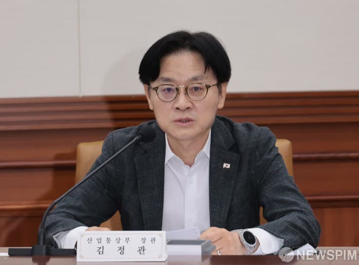 김정관, 미 반도체 관세 불리하지 않게 논의