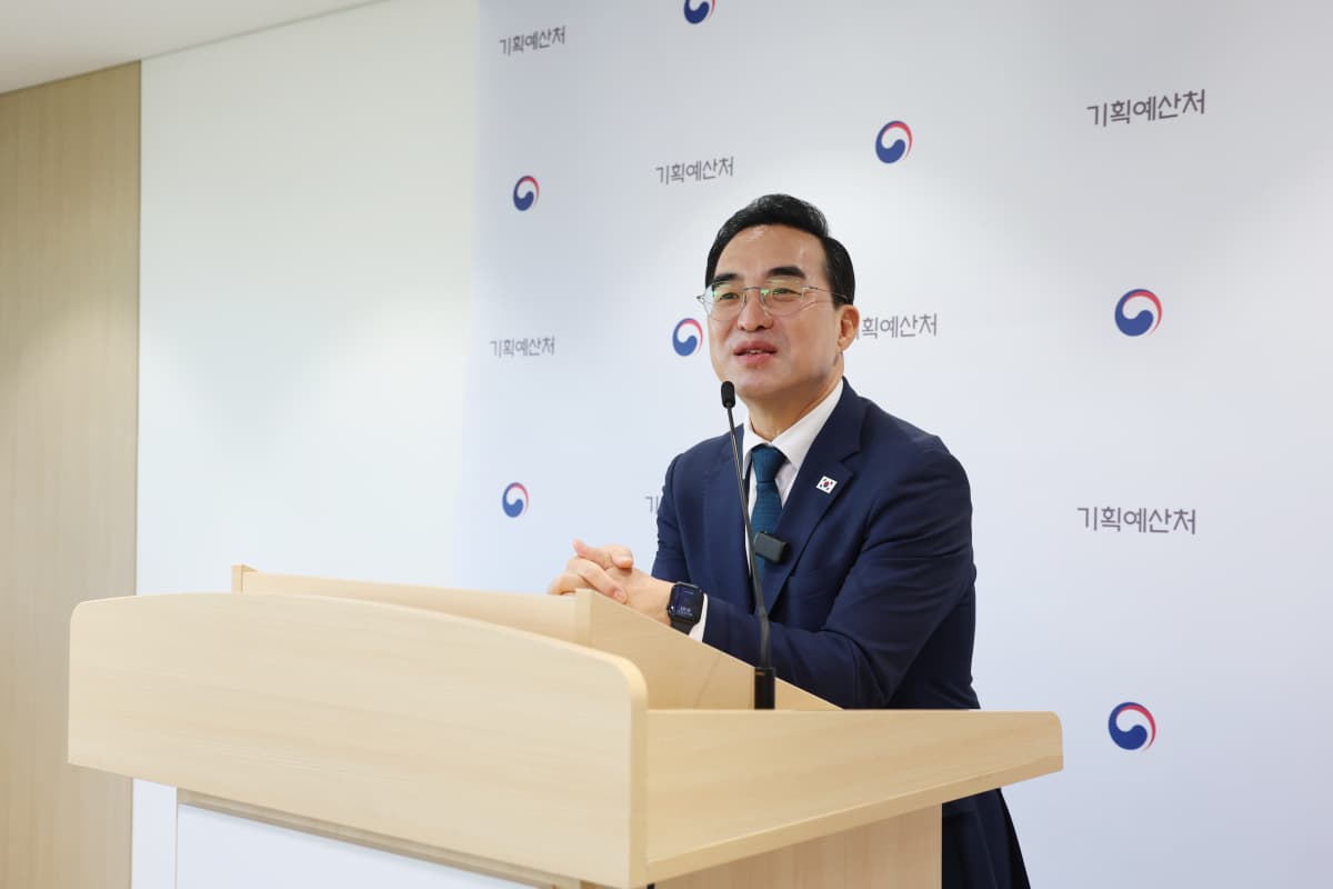 박홍근, 미래기금 확대 세수 재추계 대기