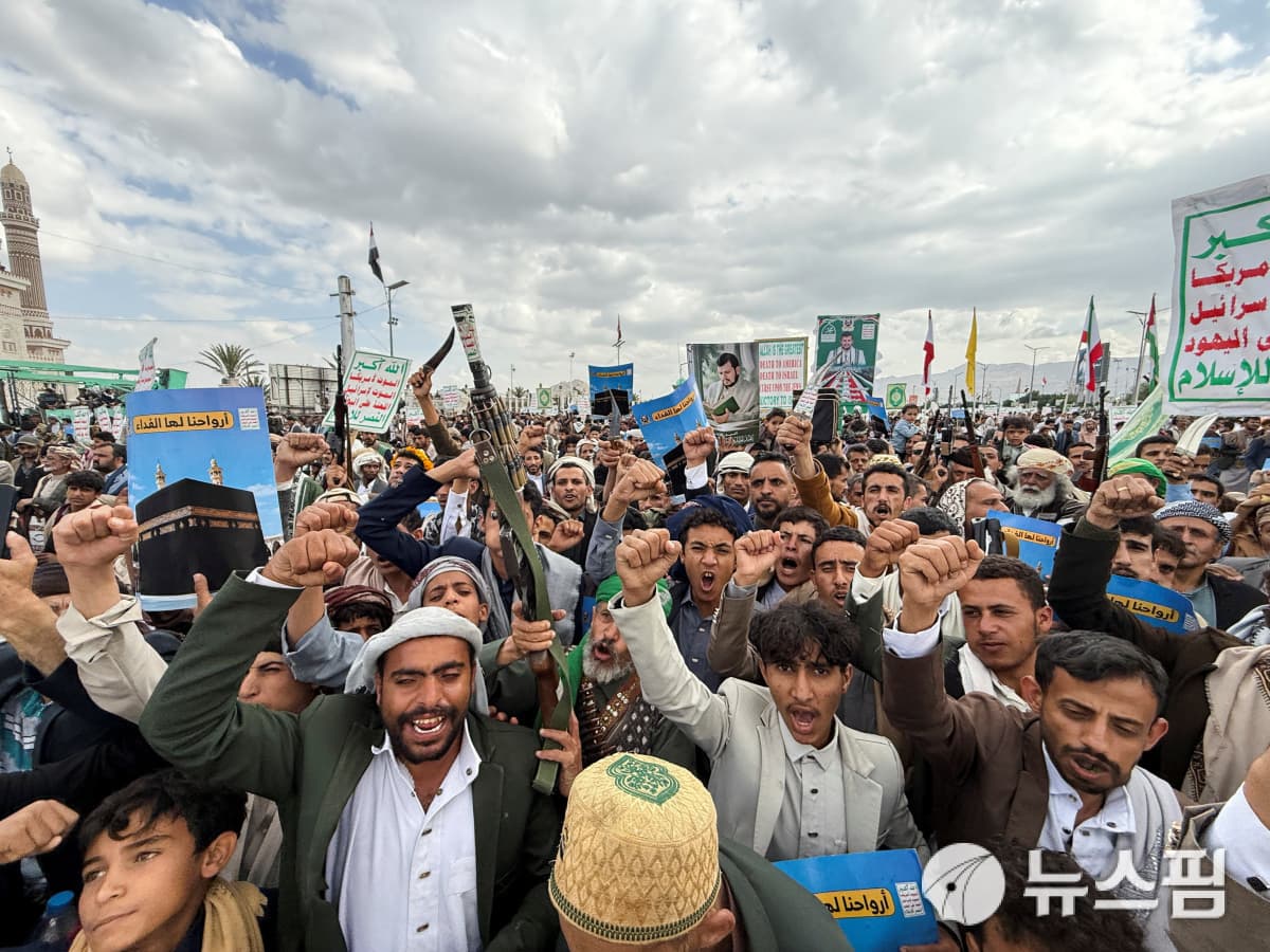 사우디 공항 피격에 유가 2% 상승, 금값은 하락