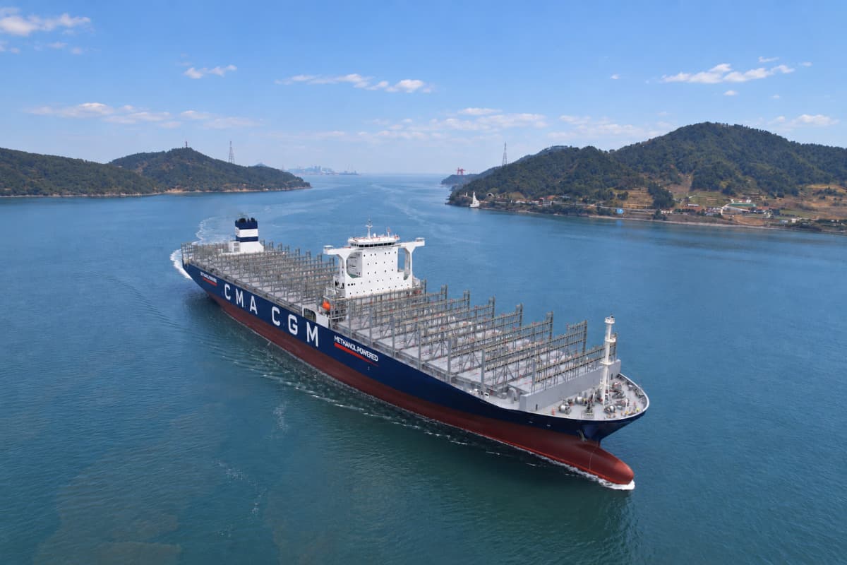 HD현대, 1만3000TEU 래싱프리 컨테이너선 인도