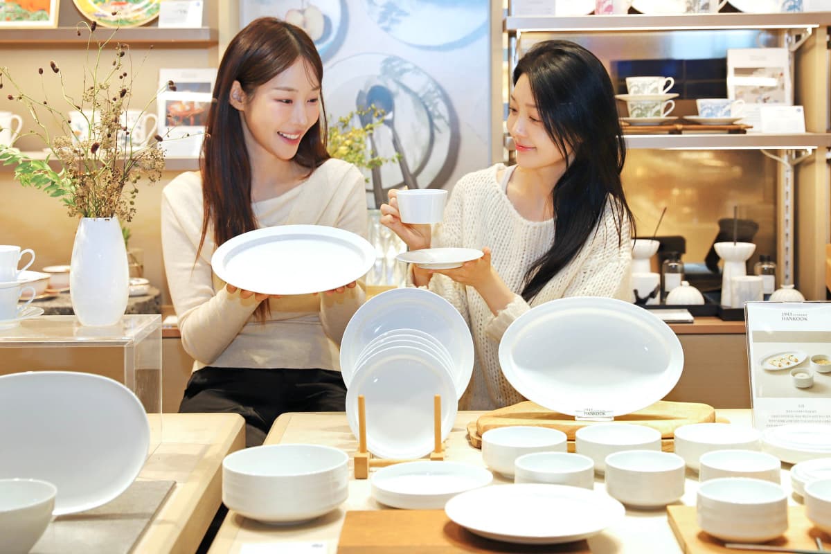 신세계백화점, 한국도자기 신규 라인 팝업 운영