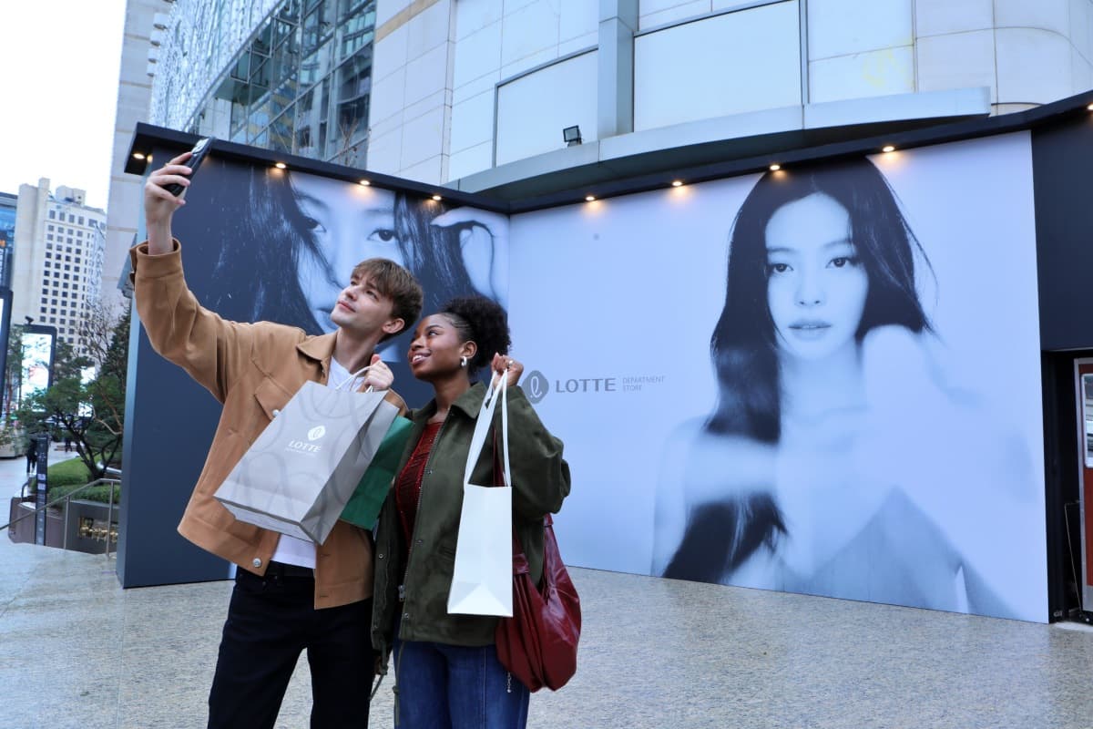 롯데백화점, 제니 포토스팟 18일까지 운영
