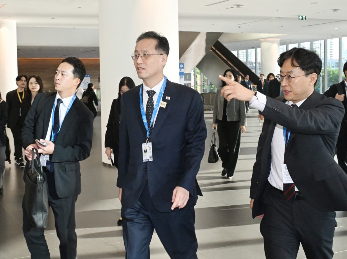 이형일 부총리, 반도체 호황 내년까지 지속 전망