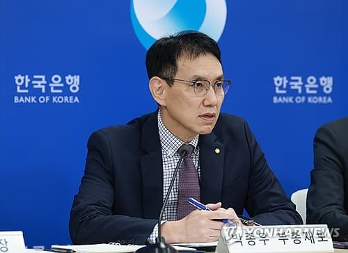한은, 중립금리 상단 고려 추가 인상 신중