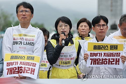 마트노조, MBK와 메리츠에 책임 전가 중단 요구