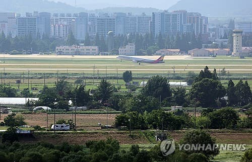 최태원, 광주 군공항 방문해 반도체 투자 의지 표명