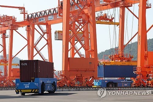 부산신항 7부두, 크레인 레일 변형으로 보수