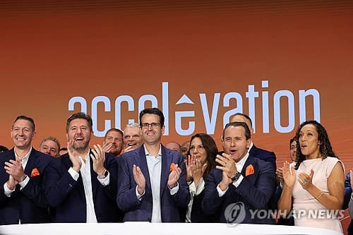 액셀레베이션, 나스닥 상장 첫날 공모가 하회