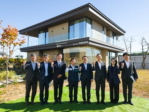 삼성·LG, 김성환 장관에 AI 모듈러 주택 공개