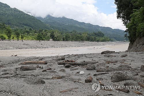 두산·남동발전, 네팔 실종자 수색 헬기 대기