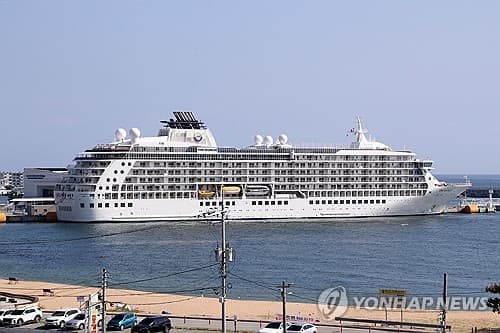 레지던스 크루즈 '더 월드', 속초항 첫 입항