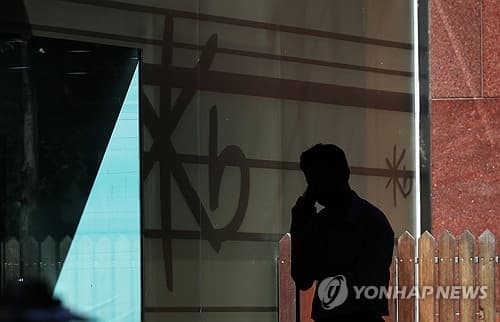 시중은행 AI 해킹으로 고객 정보 유출