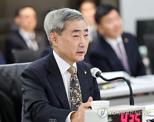 신현송 한은 총재, 선제 금리 인상 효과 강조