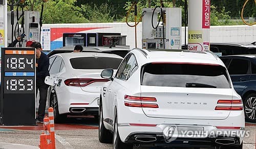 국내 기름값 21주 연속 하락, 1800원대 유지