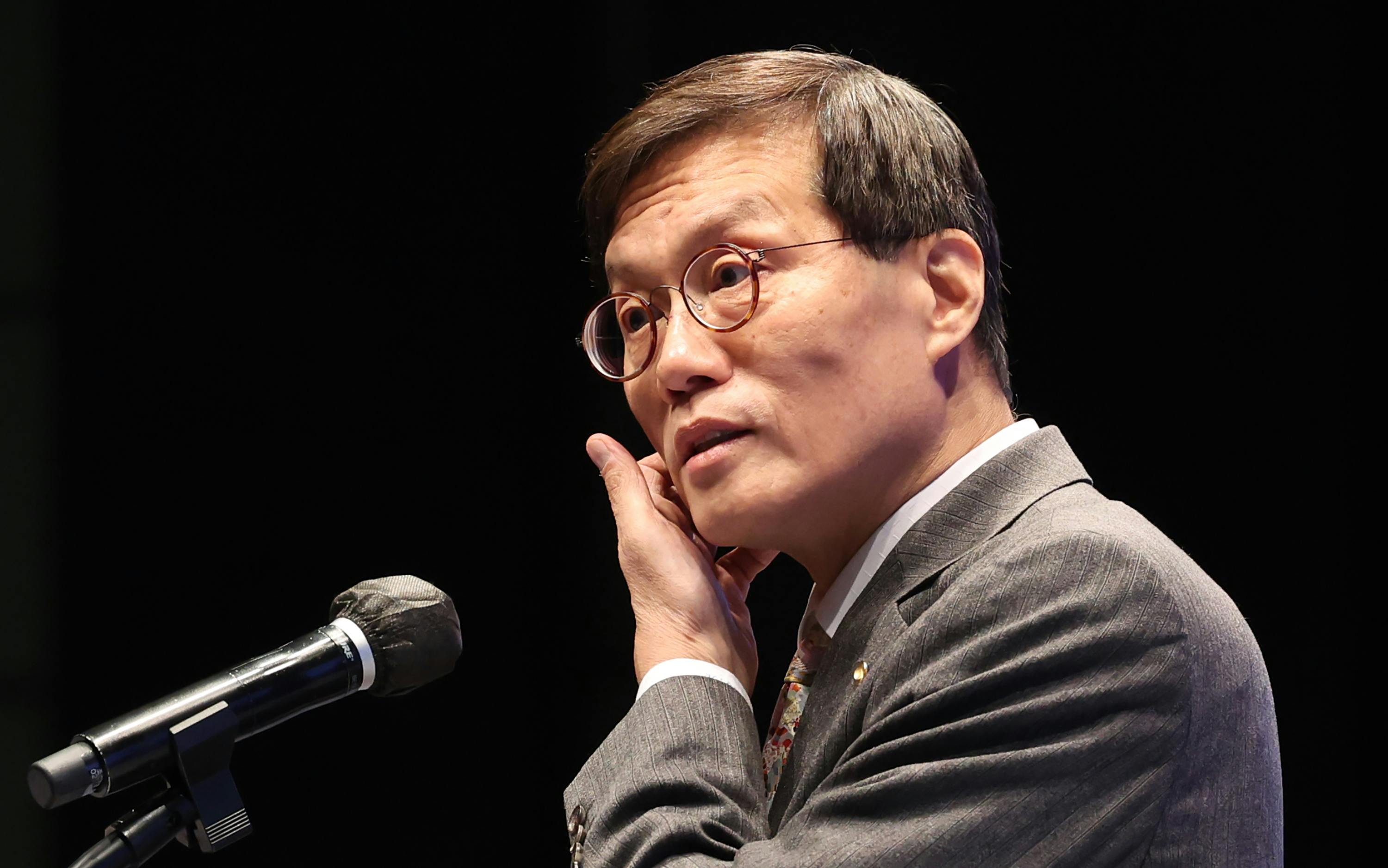 이창용 한국은행 총재의 다섯 가지 고민 썸네일 이미지