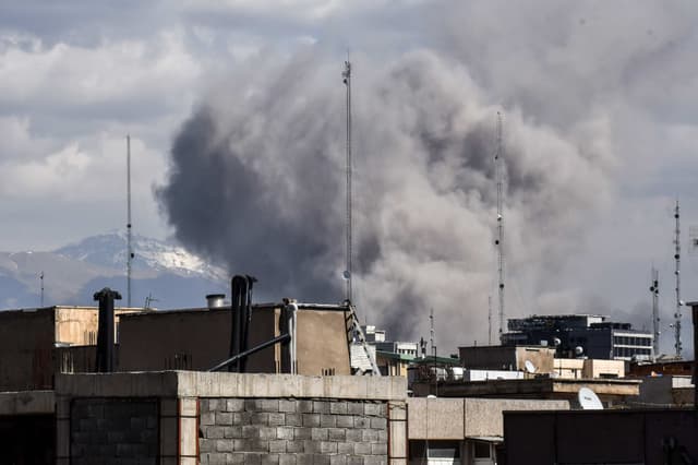 미국·이스라엘 이란 대규모 공습, 이란은 호르무즈 해협 봉쇄