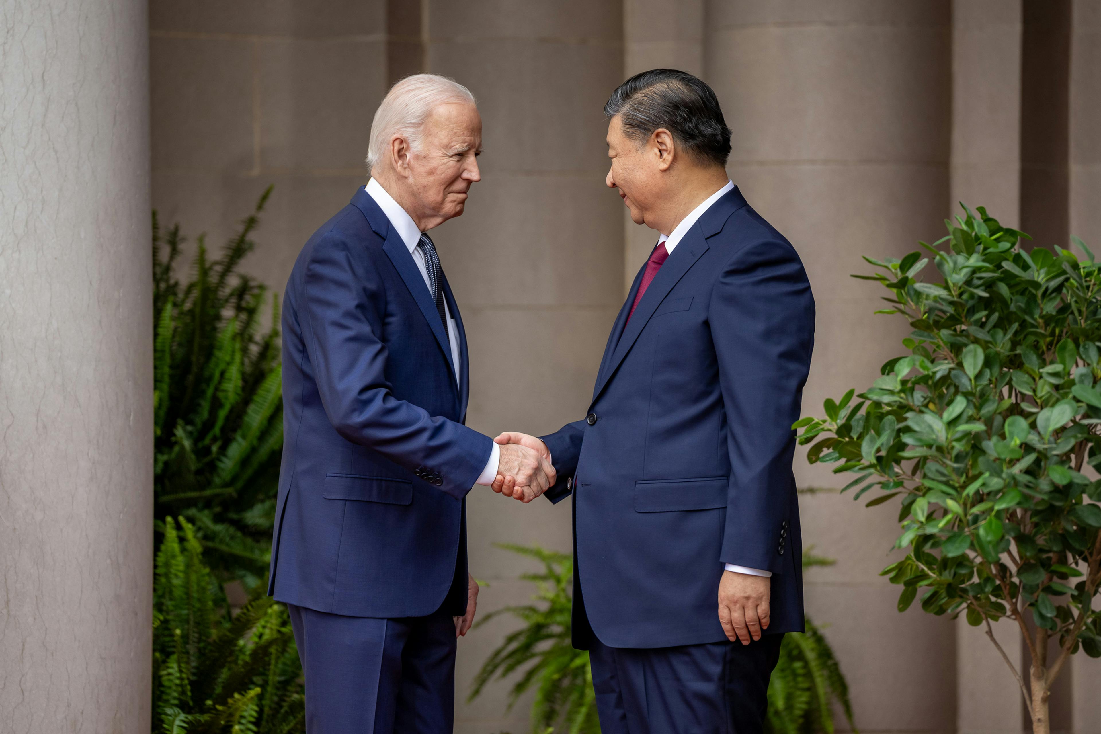 바이든과 시진핑, 살 떨리는 두 정상의 만남 썸네일 이미지